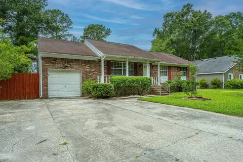 86 Peppertree Ln, North Charleston, SC 29420