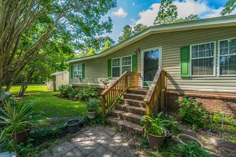 253 Winter Dr, Cottageville, SC 29435