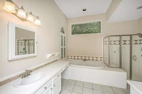 Bath - 2717 Merwether Ln, Mount Pleasant, SC 29466 photo 1 of 4