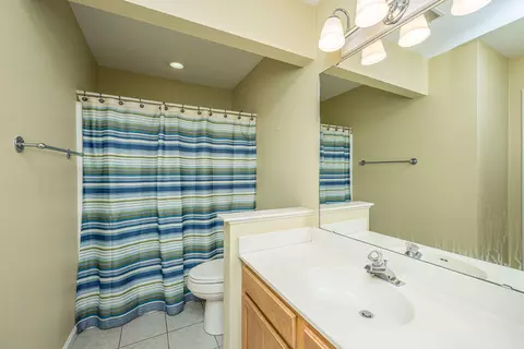 Bath - 2717 Merwether Ln, Mount Pleasant, SC 29466 photo 3 of 4