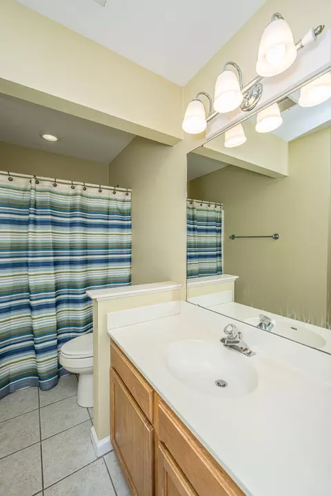 Bath - 2717 Merwether Ln, Mount Pleasant, SC 29466 photo 4 of 4