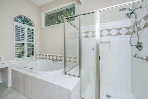 Bath - 2717 Merwether Ln, Mount Pleasant, SC 29466 photo 2 of 4