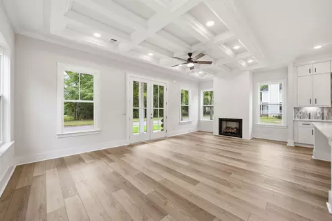 Living - 255 Madison Dr, Georgetown, SC 29440 photo 2 of 6