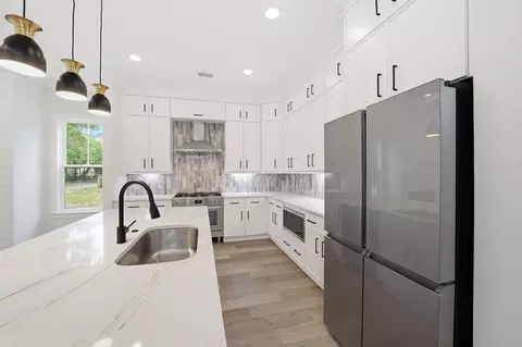 Kitchen - 255 Madison Dr, Georgetown, SC 29440 photo 4 of 6