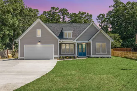 933 Valley St, Hanahan, SC 29410