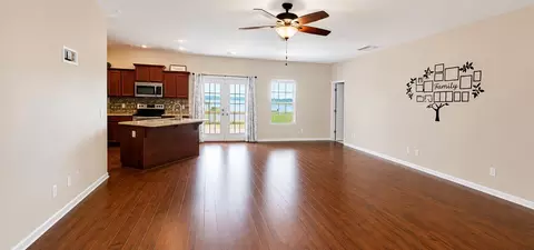 Living - 1083 Copperhead Rd, Manning, SC 29102 photo 2 of 4