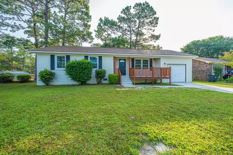 104 Forest Ln, Summerville, SC 29486