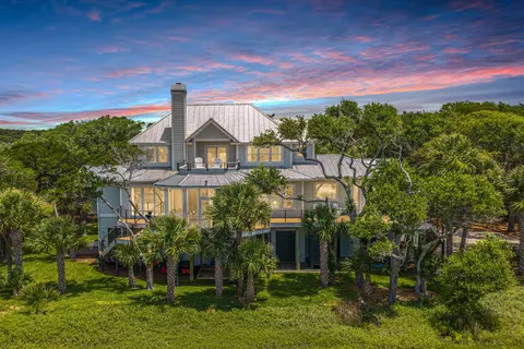 1 Inlet Point Rd, Edisto Island, SC 29438