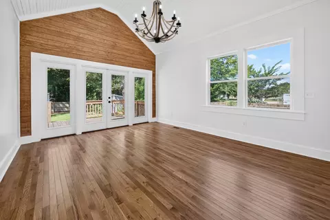 Living - 1209 Prince St, Georgetown, SC 29440 photo 5 of 6