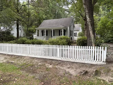 702 Simmons Ave, Summerville, SC 29483