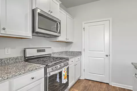 Kitchen - 413 Cedarview Rd, Summerville, SC 29486 photo 3 of 4