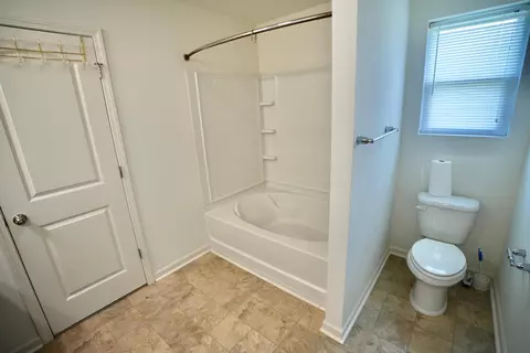 Bath - 407 Thoroughbred Dr, Moncks Corner, SC 29461 photo 2 of 5