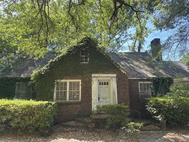 11 Oakdale Pl, Charleston, SC 29407