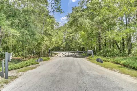 5979 Joseph Blake Ln, Wadmalaw Island, SC 29487