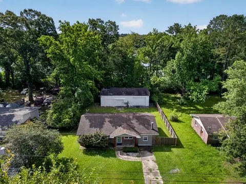 221 Forest Cir, Summerville, SC 29483