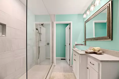 Bath - 287 Santee Dr, Santee, SC 29142 photo 5 of 8