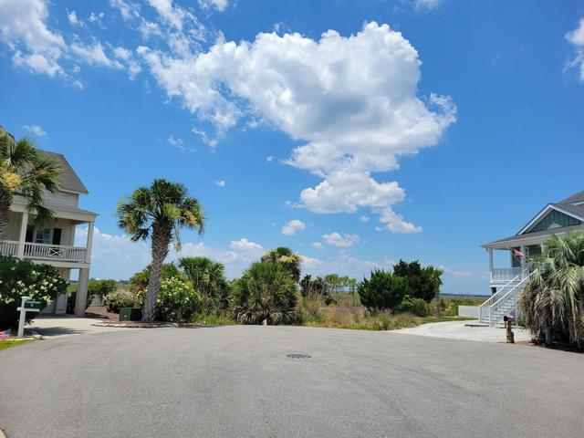 12 Windjammer Ct, Saint Helena Island, SC 29920