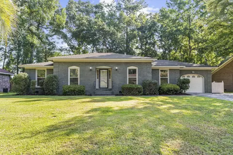 203 Stratford Dr, Summerville, SC 29485