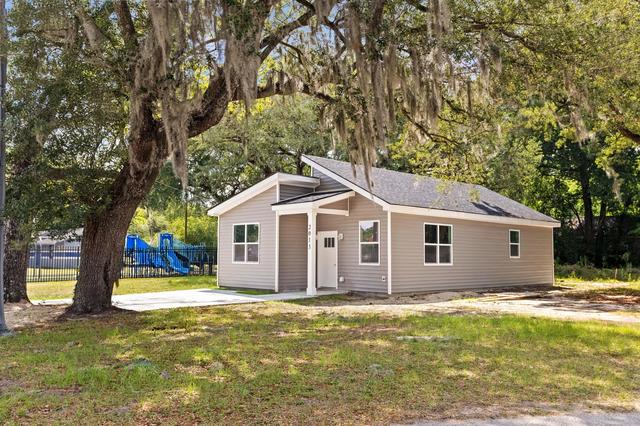 2013 Robertson Blvd, North Charleston, SC 29406