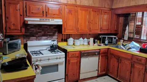 Kitchen - 934 Bobwhite Trl, Hampton, SC 29924 photo 2 of 2