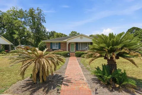 352 E Main St, Harleyville, SC 29448