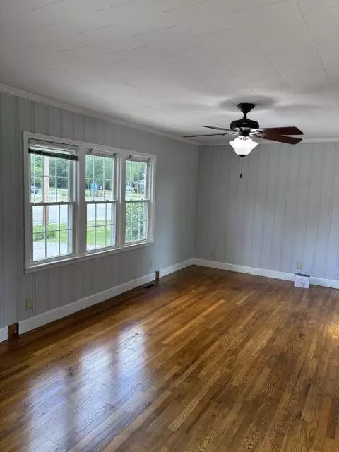 Living - 202 Carolina Ave, Moncks Corner, SC 29461 photo 2 of 2