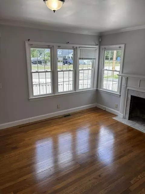 Living - 202 Carolina Ave, Moncks Corner, SC 29461 photo 1 of 2