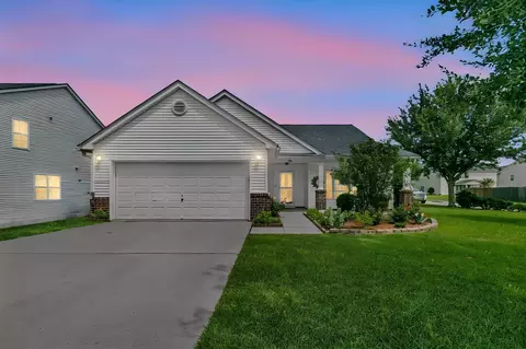 558 Holiday Dr, Summerville, SC 29483