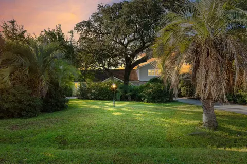 1315 S Edgewater Dr, Charleston, SC 29407