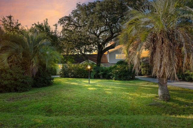 1315 S Edgewater Dr, Charleston, SC 29407
