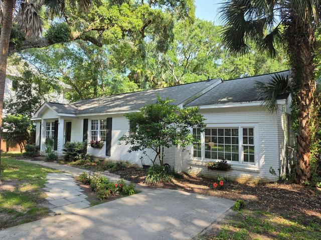 256 Forest Trl, Isle Of Palms, SC 29451