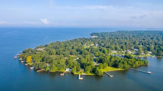 710 Hildebrand Dr, Bonneau, SC 29431