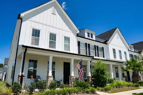 121 Summer Tanager Dr, Ravenel, SC 29470