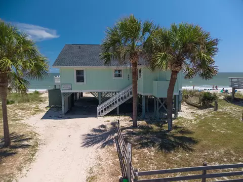 218 Palmetto Blvd, Edisto Island, SC 29438