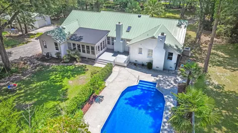 304 Woodland Dr, Summerville, SC 29485