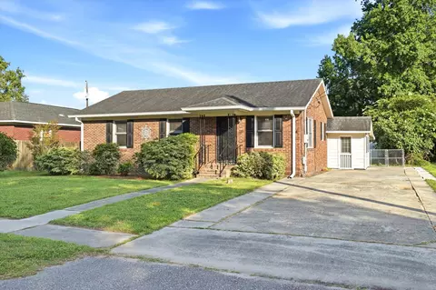 4239 Paramount Dr, North Charleston, SC 29405