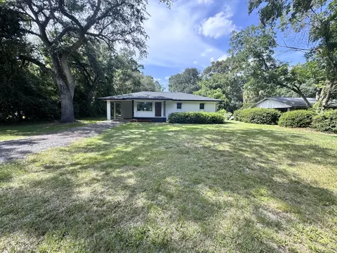 618 Boone Hill Rd, Summerville, SC 29483