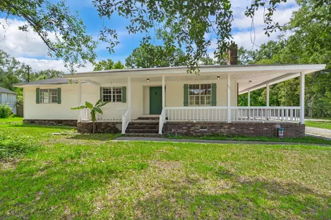 101 Lake Dr, Summerville, SC 29483