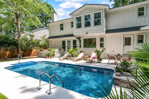220 Runnymede Ln, Summerville, SC 29485