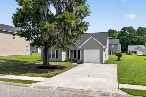 425 Watershed Dr, Goose Creek, SC 29445