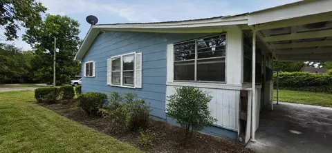 Exterior - 306 E Hampton St, Elloree, SC 29047 photo 3 of 3