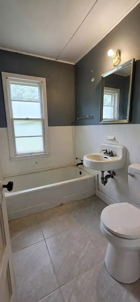 Bath - 306 E Hampton St, Elloree, SC 29047 photo 1 of 3