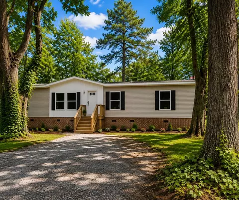 621 Gaillard St, Eutawville, SC 29048