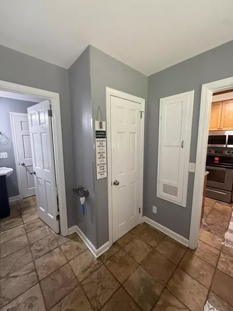 Entry Way - 605 W Pulaski Dr, Hampton, SC 29924 photo 2 of 4