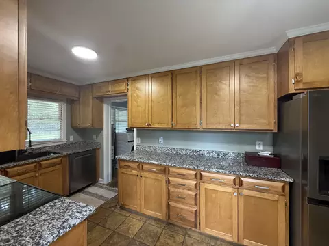 Kitchen - 605 W Pulaski Dr, Hampton, SC 29924 photo 3 of 5