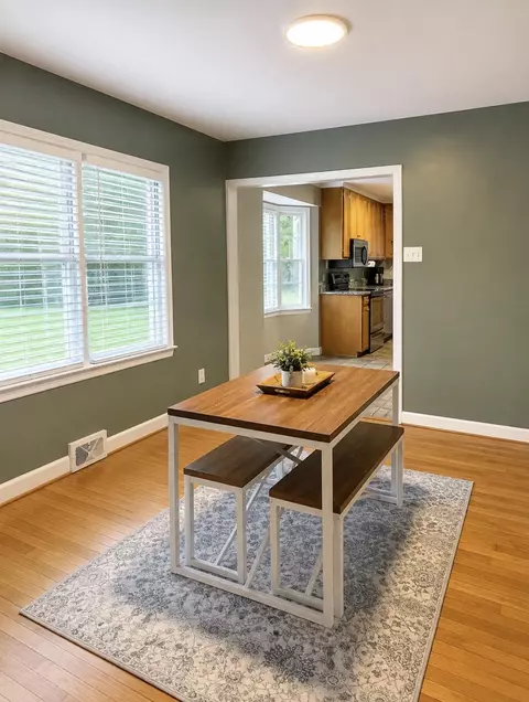 Dining - 605 W Pulaski Dr, Hampton, SC 29924 photo 4 of 5