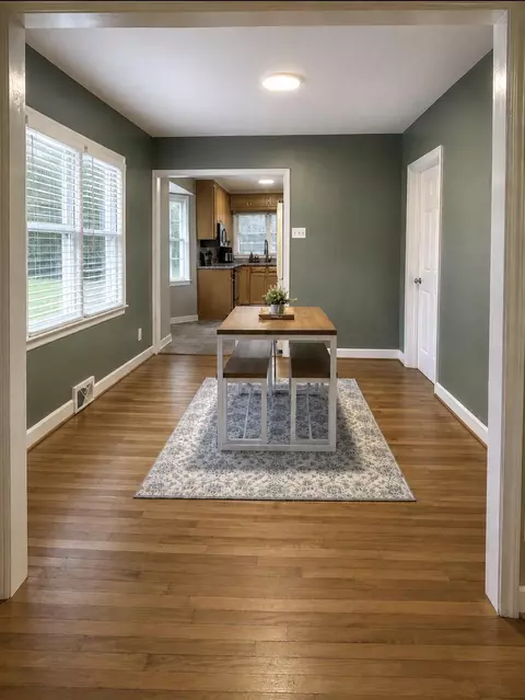 Dining - 605 W Pulaski Dr, Hampton, SC 29924 photo 5 of 5
