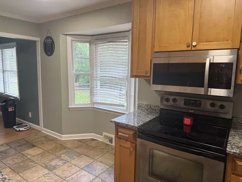 Kitchen - 605 W Pulaski Dr, Hampton, SC 29924 photo 1 of 5