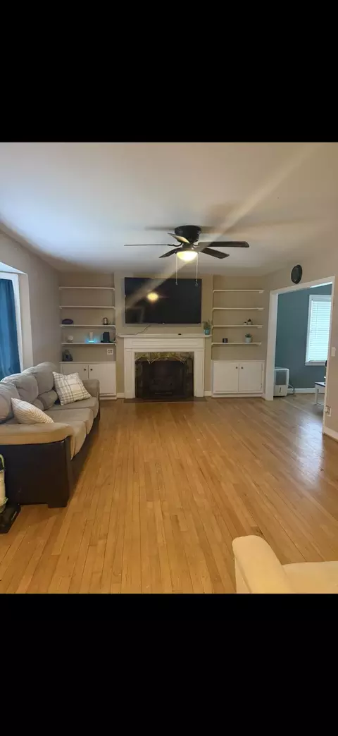 Living - 605 W Pulaski Dr, Hampton, SC 29924 photo 3 of 3