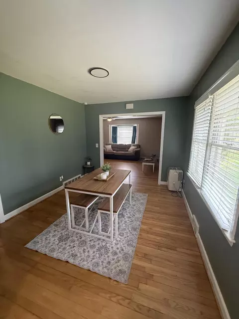 Dining - 605 W Pulaski Dr, Hampton, SC 29924 photo 1 of 3
